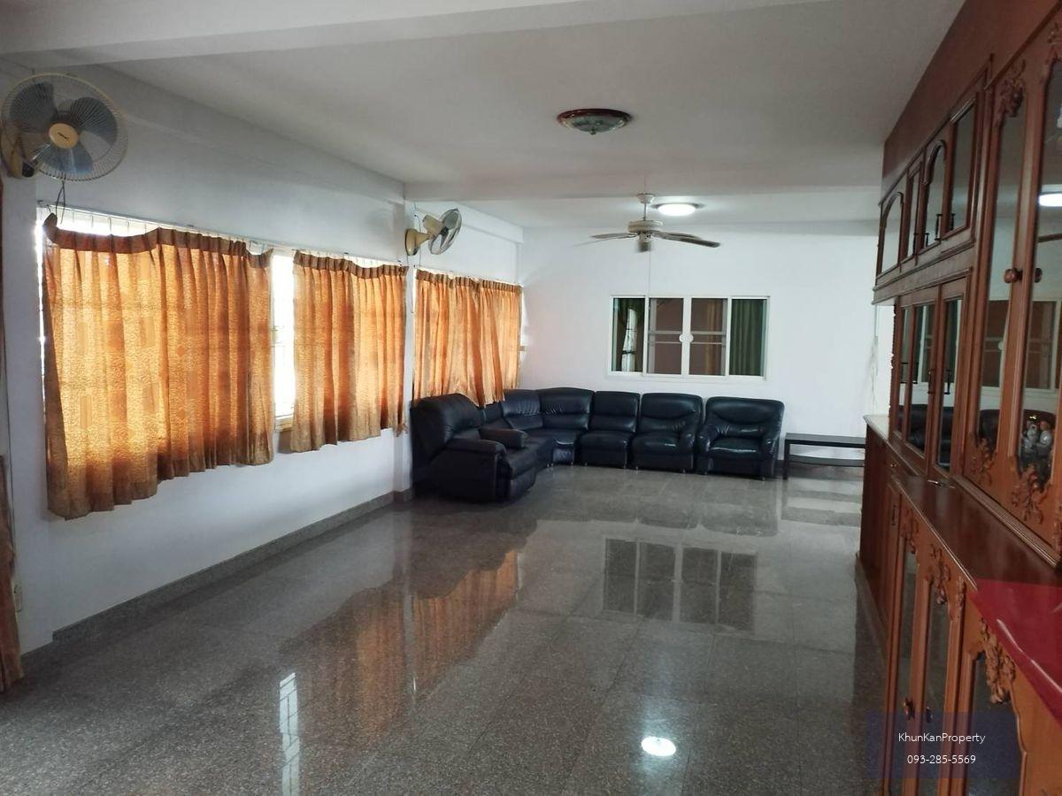 ✅ FOR RENT ✅ 2-Storey Town Home – On Nut 🔥 HOT DEAL